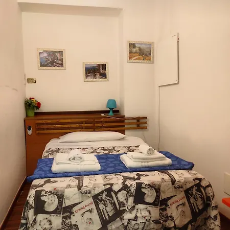 Nella Storica Piazza Carlo Iii דירה נאפולי