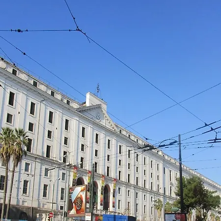 Nella Storica Piazza Carlo Iii * נאפולי