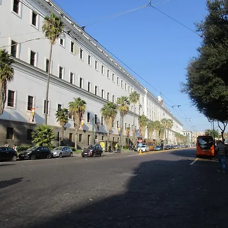 Nella Storica Piazza Carlo Iii דירה