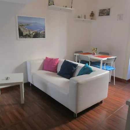 Appartamento Nella Storica Piazza Carlo Iii Napoli