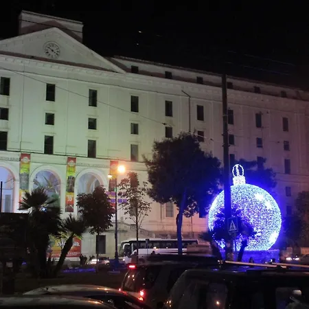 Nella Storica Piazza Carlo Iii Апартаменты Неаполь